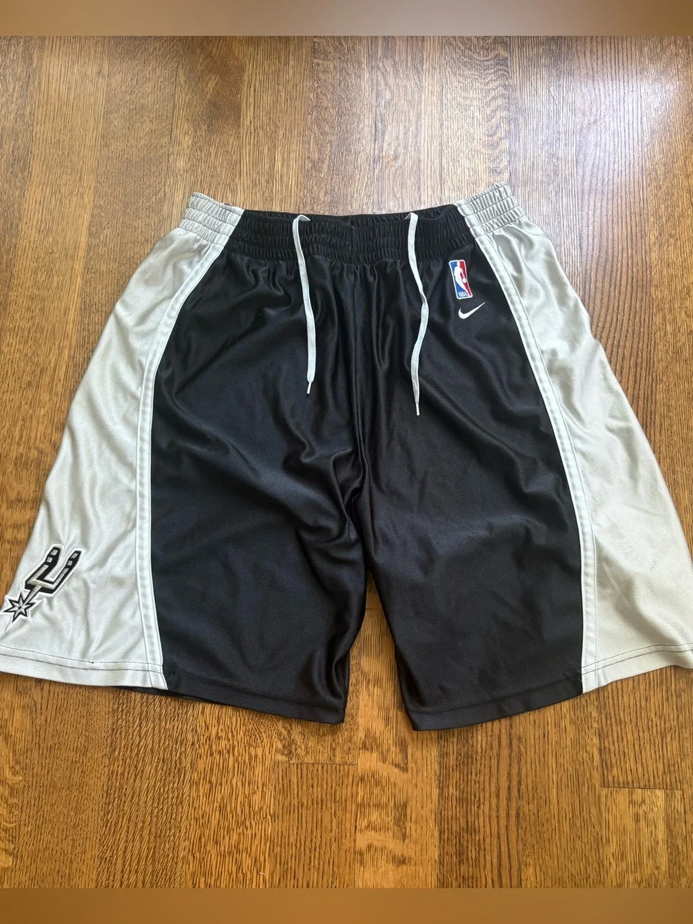 VTG 90s Nike San Antonio Spurs NBA shiny size medium baggy sportswear Shorts